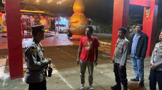 Kapolsek Rengasdengklok, Pimpin Langsung Pengamanan Ibadah Imlek 1577 Kongzili di Kelenteng Shia Djin Kong