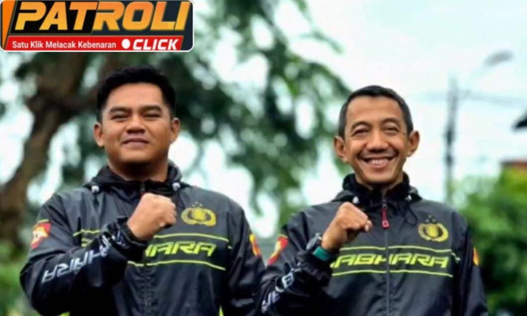 Polsek Kota Karawang Bagikan Paket Makanan, Wujud Kepedulian Sosial kepada Warga ‎