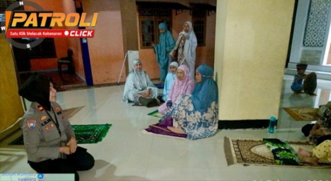 Dalam Kegiatan Kultum di Masdjid Jami Al-Muasyaroh Desa Jayamakmur, Panit Binmas Sampaikan Pesan Kamtibmas
