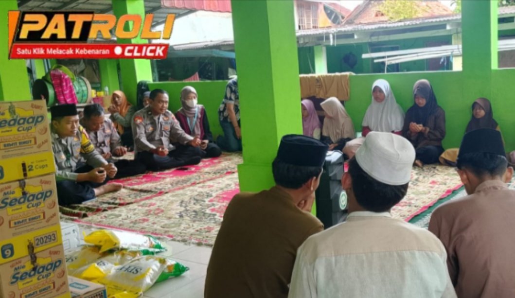 Wujud Kepedulian di Bulan Suci, Polsek Rengasdengklok Bersama PT.Wings Berikan Bantuan Sembako Kepada Yayasan Yatim Piatu Miftahul Falah