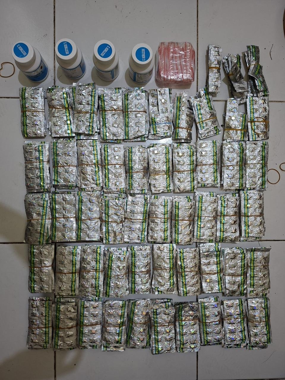 Satresnarkoba Polres Karawang Bongkar Peredaran Obat Keras Ilegal, 4 Pelaku Diamankan dan 16.590 Butir Disita