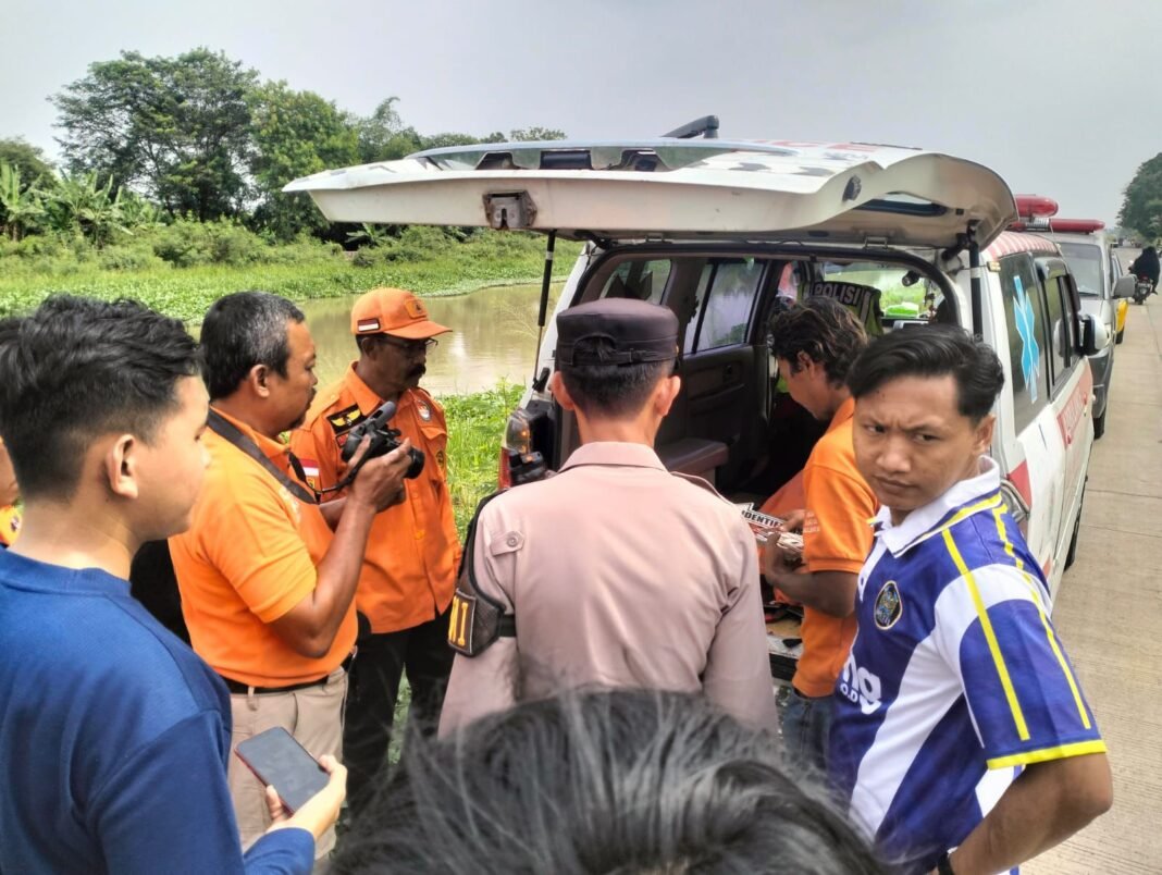 Tim SAR Gabungan Temukan Jasad Diduga ODGJ Tenggelam di Jembatan BTT Karawang