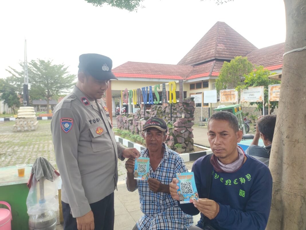 Polsek Purwasari Gencarkan Sosialisasi QR Barcode Propam Mabes Polri ke Warga
